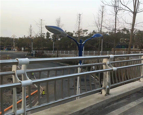 橋梁河道護(hù)欄橋梁防撞護(hù)欄