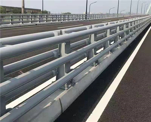 道路隔離護(hù)欄 河道橋梁護(hù)欄 廠家直銷